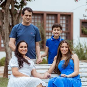 Fabiane, mãe da Ana Luiza Salazar